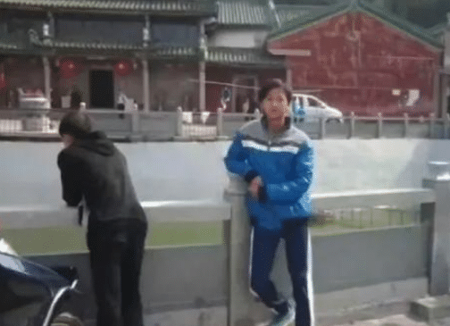 “谁能告诉我,这件衣服是怎么做到全国统一的?”这也太巧了 “谁能告诉我,这件衣服是怎么做到全国统一的?”这也太巧了