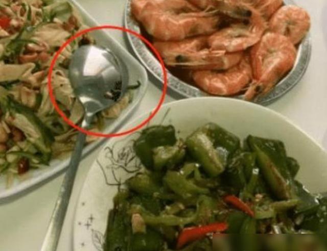 工地来了两个实习的姑娘,穿成这样我都不好意思指挥,怕累到她们 工地来了两个实习的姑娘,穿成这样我都不好意思指挥,怕累到她们