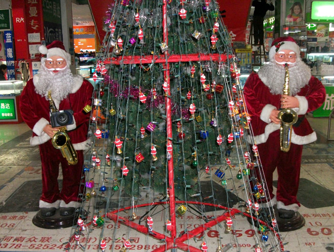 圣诞节到了,圣诞老人都在忙些啥呢？