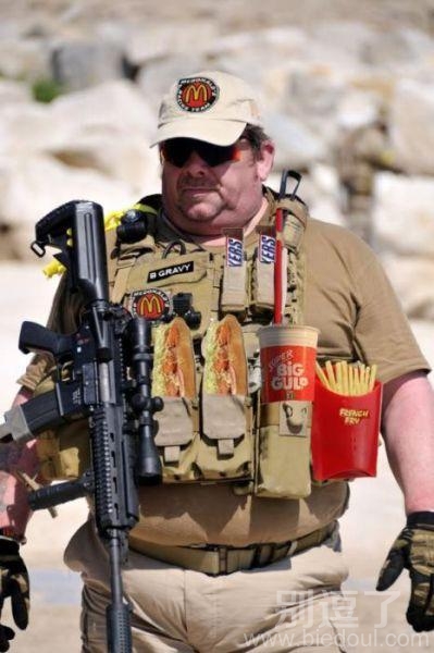 麦当劳战士，果然胖胖的。