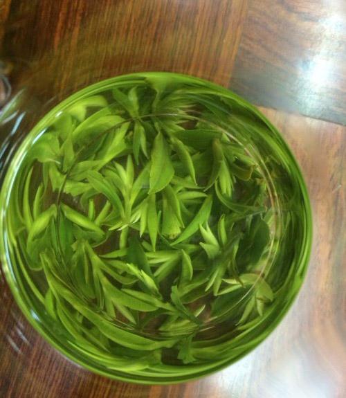 美女,公共场合注意坐姿啊,一旁的大爷都看你半天了,真难为情 美女,公共场合注意坐姿啊,一旁的大爷都看你半天了,真难为情