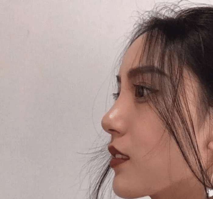 “看了30年新闻联播，才知道主持人后面放那么多电视的原因！”