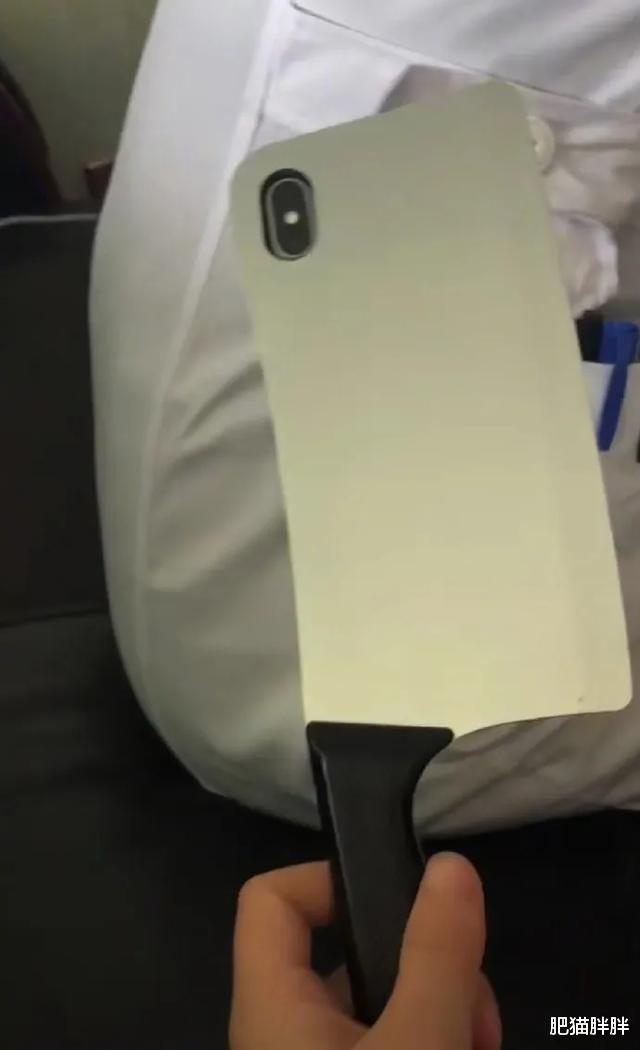 “一月80元的房子,我和女朋友整整租了半年!”啊哈哈哈哈哈哈兄弟腰挺好啊... “一月80元的房子,我和女朋友整整租了半年!”啊哈哈哈哈哈哈兄弟腰挺好啊...