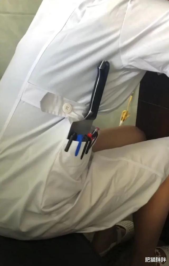 “一月80元的房子,我和女朋友整整租了半年!”啊哈哈哈哈哈哈兄弟腰挺好啊... “一月80元的房子,我和女朋友整整租了半年!”啊哈哈哈哈哈哈兄弟腰挺好啊...