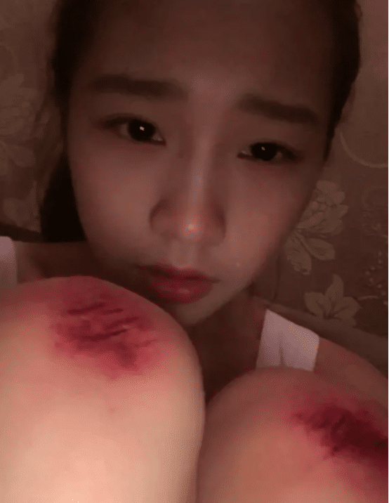 “我弟弟才12岁,床底下发现这个,还有救吗...?”哈哈哈哈哈哈哈! “我弟弟才12岁,床底下发现这个,还有救吗...?”哈哈哈哈哈哈哈!