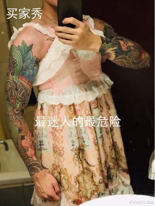 “老婆坐老板的车出差,这墨镜感觉有点不太对劲...”兄弟稳住啊!哈哈哈哈~ “老婆坐老板的车出差,这墨镜感觉有点不太对劲...”兄弟稳住啊!哈哈哈哈~