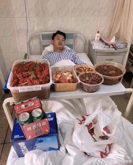 “老婆坐老板的车出差,这墨镜感觉有点不太对劲...”兄弟稳住啊!哈哈哈哈~ “老婆坐老板的车出差,这墨镜感觉有点不太对劲...”兄弟稳住啊!哈哈哈哈~