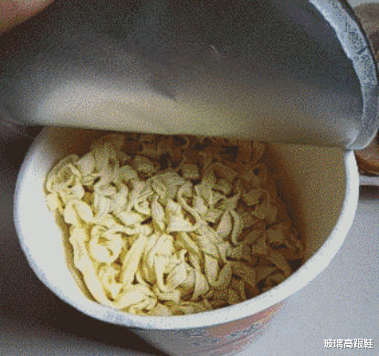 “乱的技校可以乱到什么程度?”哈哈哈哈.....把老师当什么了 “乱的技校可以乱到什么程度?”哈哈哈哈.....把老师当什么了