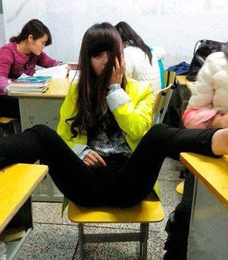 妹纸这么坐合适吗？
