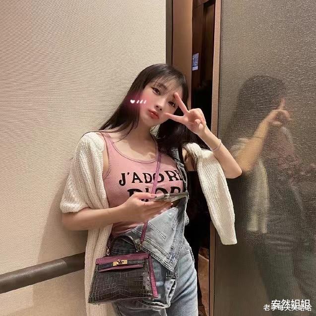 “跟同学一起爬山,回来成这样了,怎么跟老公解释?”哈哈哈! “跟同学一起爬山,回来成这样了,怎么跟老公解释?”哈哈哈!