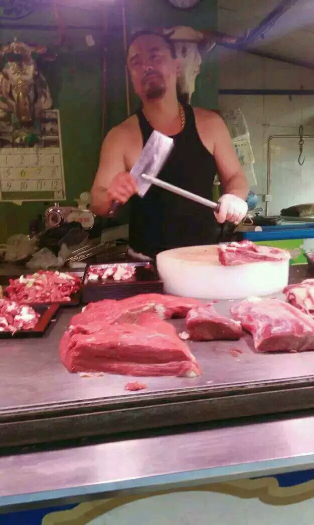 伪装成卖牛肉的小贩