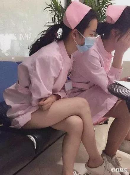 “和老公住酒店,玩手机间的小铁棍是干嘛的?”哈哈哈去问你老公 “和老公住酒店,玩手机间的小铁棍是干嘛的?”哈哈哈去问你老公