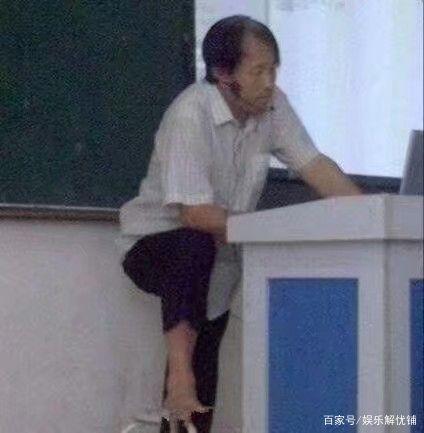 每日一笑:这就是我平时连饮料盖都打不开的女朋友! 每日一笑:这就是我平时连饮料盖都打不开的女朋友!