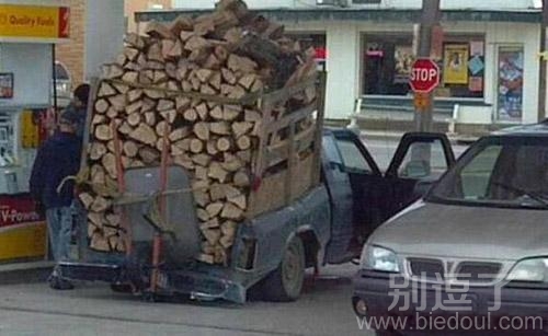 一辆尽力的车。。