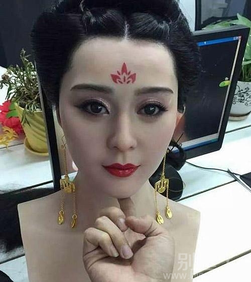 模特版的范冰冰。。