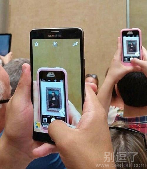 在手机里拍到的照片。 在手机里拍到的照片。