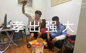 轻松一刻：姐姐真好看，像小卡片上的美女