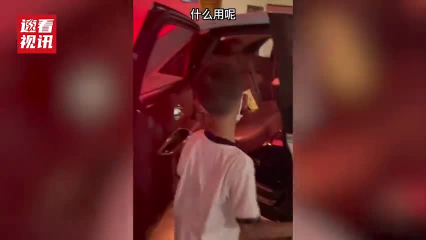 轻松一刻：姐姐真好看，像小卡片上的美女