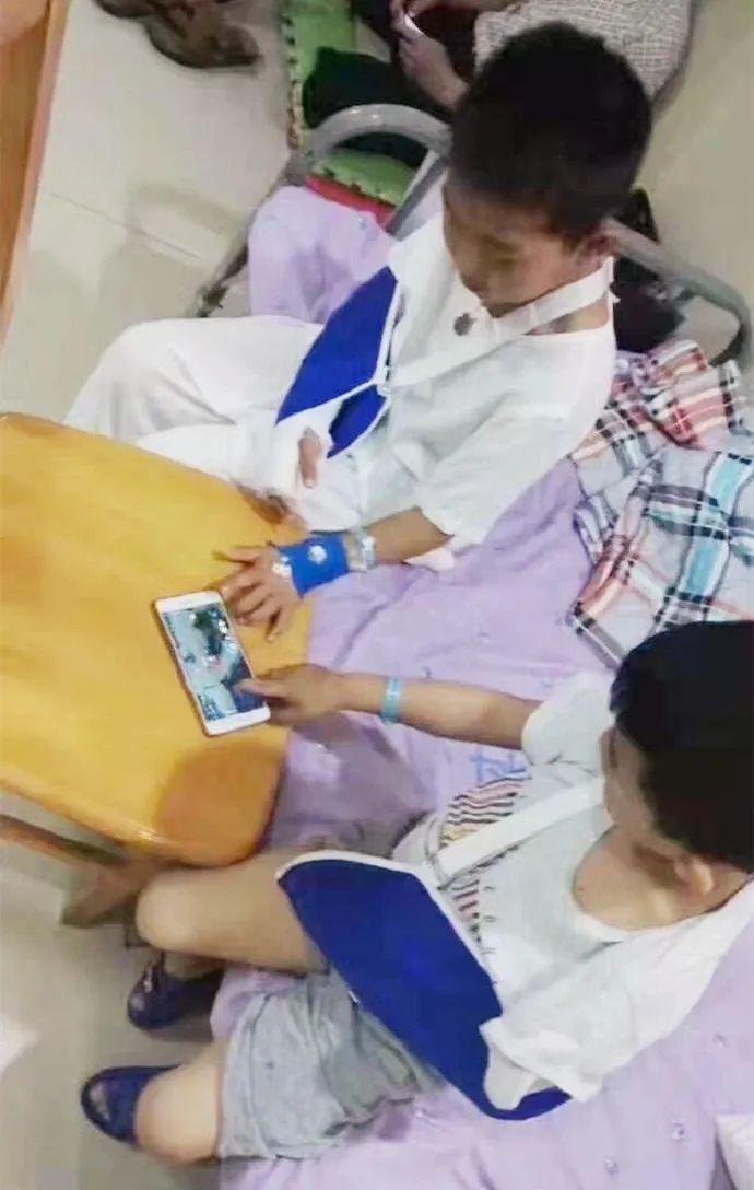 每日趣图:大型翻车现场,这也太尴尬了 每日趣图:大型翻车现场,这也太尴尬了
