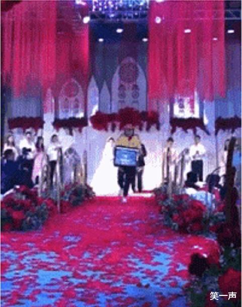 “从老婆包里翻出来的东西,朋友看到后劝我离婚,这是为啥?”哈哈哈哈 “从老婆包里翻出来的东西,朋友看到后劝我离婚,这是为啥?”哈哈哈哈
