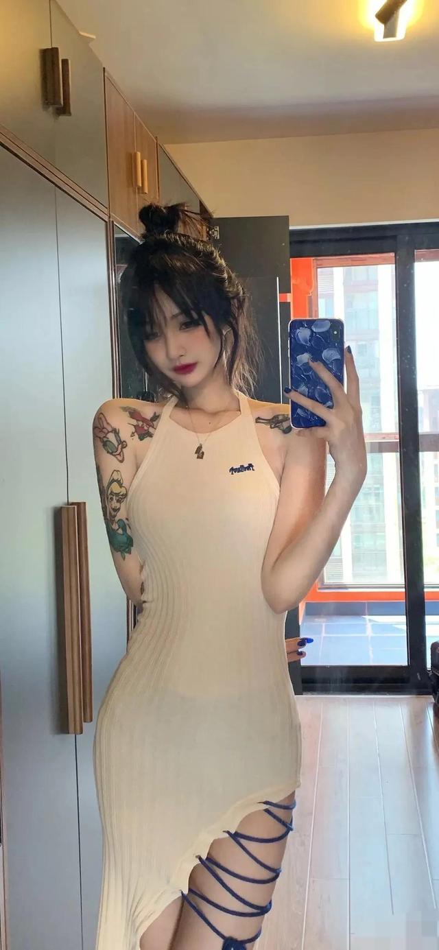神回复:我女友跟人家跑去旅游了,还发了朋友圈,请问这是什么车 神回复:我女友跟人家跑去旅游了,还发了朋友圈,请问这是什么车