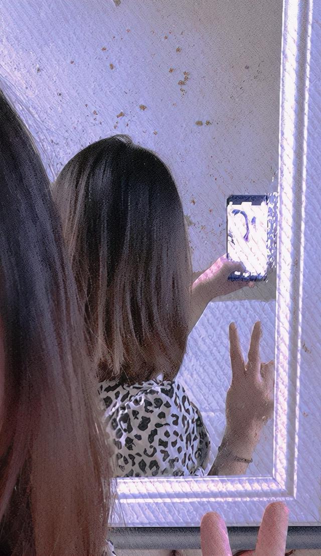 搞笑神评:40CM的裙子你们敢穿吗?太短了,我接受不了 搞笑神评:40CM的裙子你们敢穿吗?太短了,我接受不了