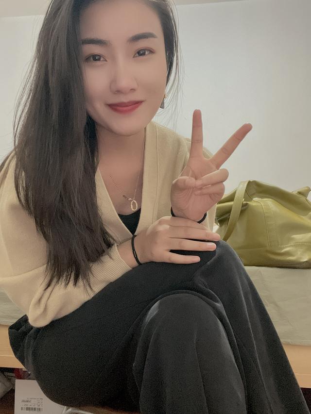 搞笑神评:40CM的裙子你们敢穿吗?太短了,我接受不了 搞笑神评:40CM的裙子你们敢穿吗?太短了,我接受不了