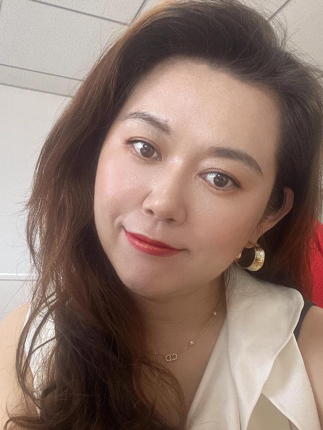 搞笑神评:40CM的裙子你们敢穿吗?太短了,我接受不了 搞笑神评:40CM的裙子你们敢穿吗?太短了,我接受不了