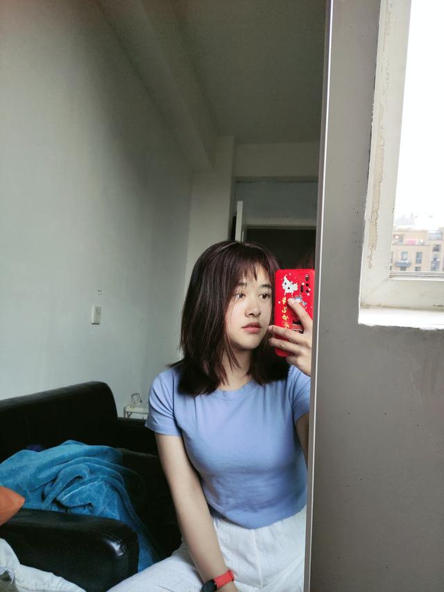 搞笑神评:40CM的裙子你们敢穿吗?太短了,我接受不了 搞笑神评:40CM的裙子你们敢穿吗?太短了,我接受不了