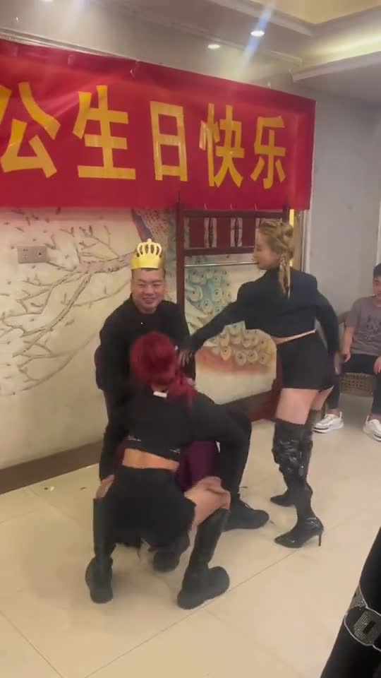 轻松一刻：建议给年轻人免费发房，专家终于说人话了