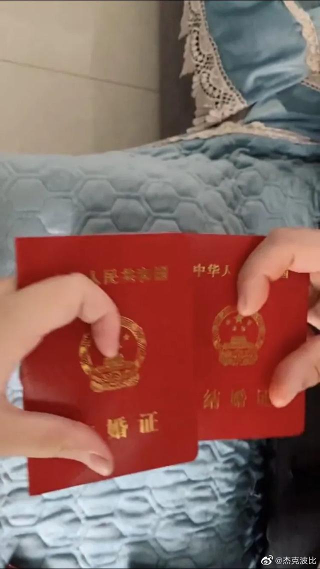 网上买了一条黑丝袜,穿上去后…我真的傻眼了 网上买了一条黑丝袜,穿上去后…我真的傻眼了