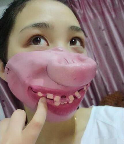 “女友洗完澡就这样坐着,我有点慌啊!”你们说我该怎么办呢?哈哈哈哈 “女友洗完澡就这样坐着,我有点慌啊!”你们说我该怎么办呢?哈哈哈哈