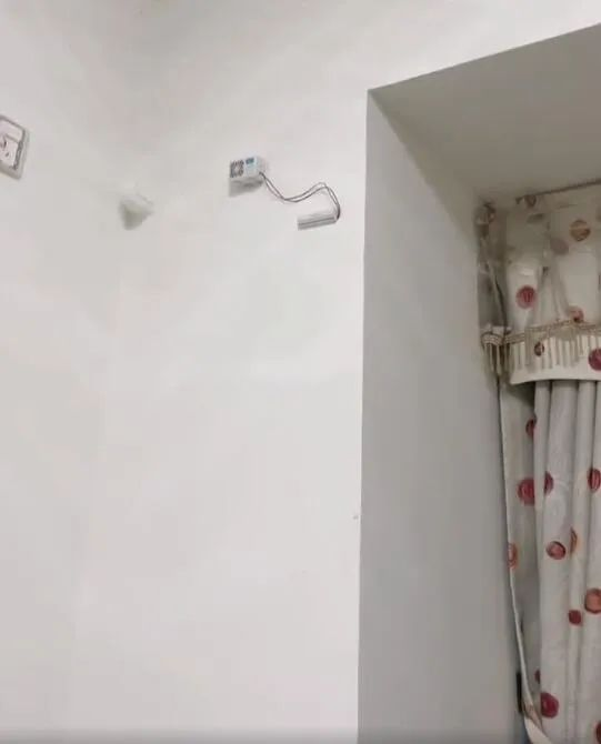 轻松一秒:韩国女主播去印度出外景,围观群众这反应…… 轻松一秒:韩国女主播去印度出外景,围观群众这反应……
