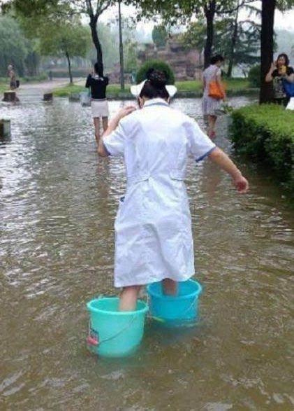 这才是传说中的水上漂啊 这才是传说中的水上漂啊