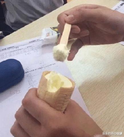 “在爷爷仓库里发现的,这最少也是个营长吧?”网友:最低师长!哈哈哈~ “在爷爷仓库里发现的,这最少也是个营长吧?”网友:最低师长!哈哈哈~