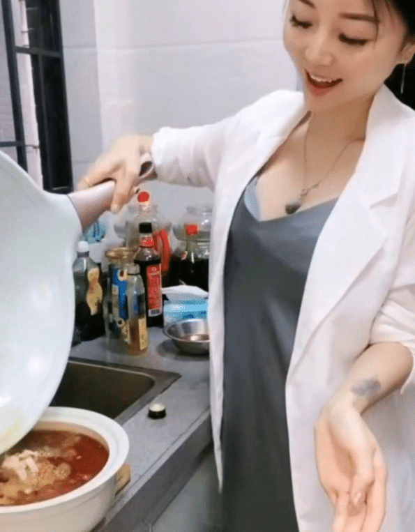 “在爷爷仓库里发现的,这最少也是个营长吧?”网友:最低师长!哈哈哈~ “在爷爷仓库里发现的,这最少也是个营长吧?”网友:最低师长!哈哈哈~