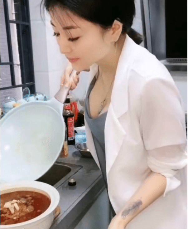 “在爷爷仓库里发现的,这最少也是个营长吧?”网友:最低师长!哈哈哈~ “在爷爷仓库里发现的,这最少也是个营长吧?”网友:最低师长!哈哈哈~