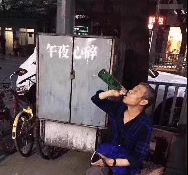 “在爷爷仓库里发现的,这最少也是个营长吧?”网友:最低师长!哈哈哈~ “在爷爷仓库里发现的,这最少也是个营长吧?”网友:最低师长!哈哈哈~