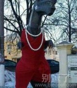 恐龙中的贵夫人. 恐龙中的贵夫人.