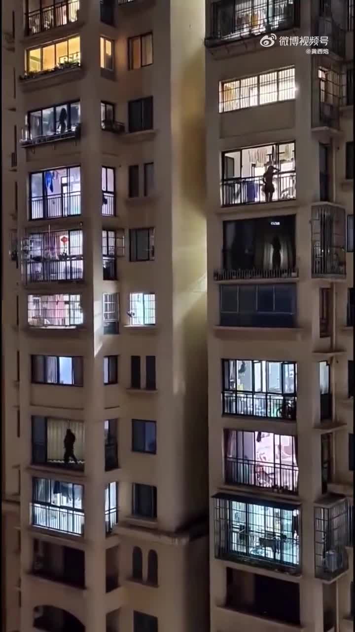 轻松一刻:进一个人的心很难,但进这样的床很简单 轻松一刻:进一个人的心很难,但进这样的床很简单