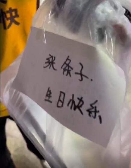 轻松一刻：进一个人的心很难，但进这样的床很简单