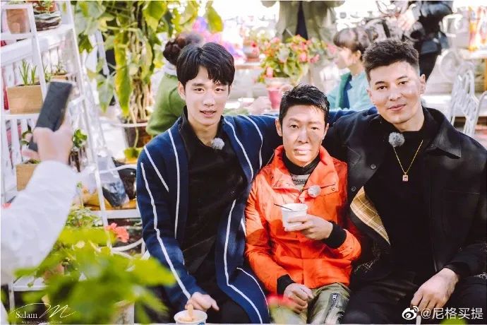 无意中发现室友是同性恋!哈哈哈这谁顶得住啊… 无意中发现室友是同性恋!哈哈哈这谁顶得住啊…