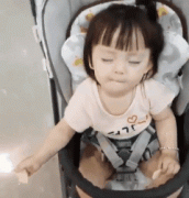 真正的吃货，睡着也可以吃东西