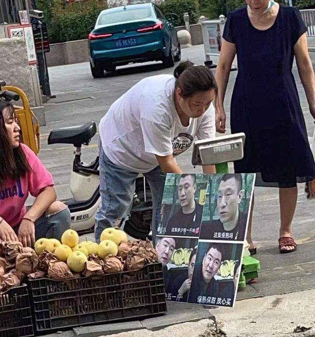 在高铁上碰到的妹子,我应不应该劝她把鞋子穿上? 在高铁上碰到的妹子,我应不应该劝她把鞋子穿上?