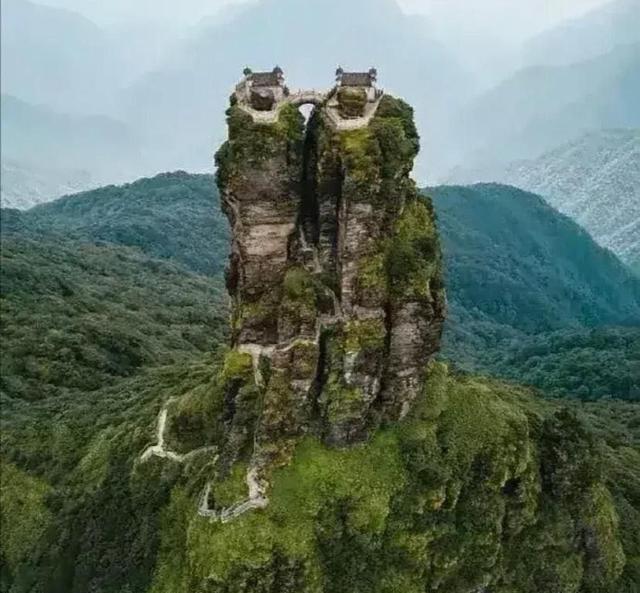 在高铁上碰到的妹子,我应不应该劝她把鞋子穿上? 在高铁上碰到的妹子,我应不应该劝她把鞋子穿上?