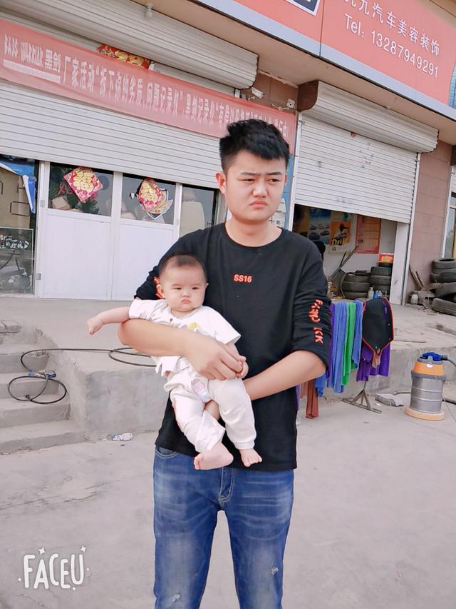 学生吃完西瓜上厕所后忘了冲水,暑假回来后,厕所变成西瓜地了 学生吃完西瓜上厕所后忘了冲水,暑假回来后,厕所变成西瓜地了