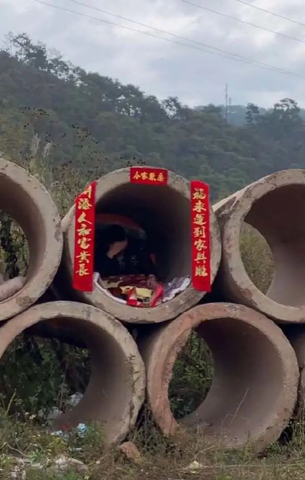 夫妻做动作声音太大,扰民了! 夫妻做动作声音太大,扰民了!