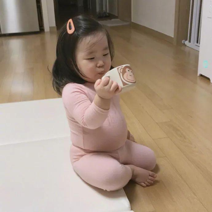 每日趣图:工厂工友女朋友来了,搞得我很尴尬怎么办? 每日趣图:工厂工友女朋友来了,搞得我很尴尬怎么办?