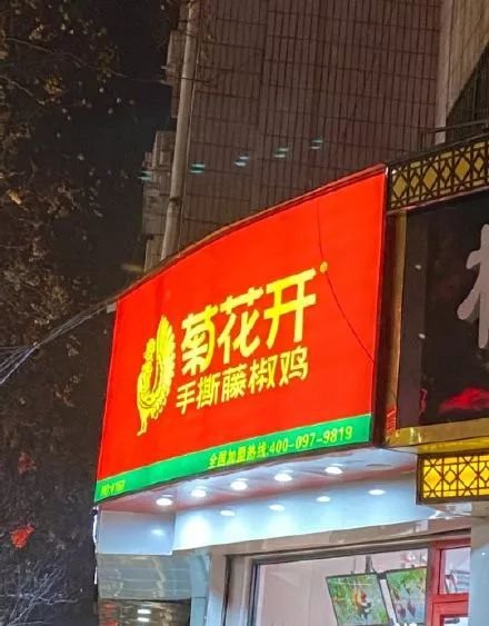 每日趣图:工厂工友女朋友来了,搞得我很尴尬怎么办? 每日趣图:工厂工友女朋友来了,搞得我很尴尬怎么办?