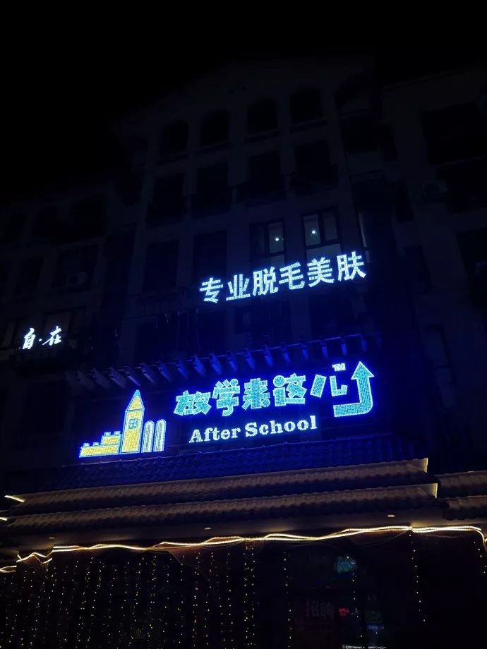 每日趣图:工厂工友女朋友来了,搞得我很尴尬怎么办? 每日趣图:工厂工友女朋友来了,搞得我很尴尬怎么办?
